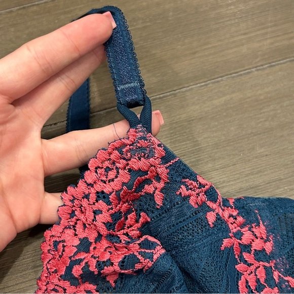 Wacoal 65191 Embrace Lace Underwire Bra - Picture 3 of 8